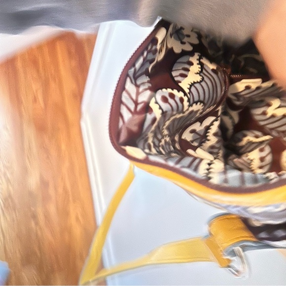 Vera Bradley Rare All-Over Patent Frill Travel Tote Buttercup Yellow Floral - Picture 13 of 14